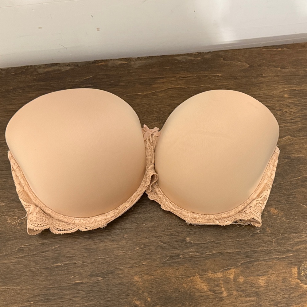 Victoria's Secret Nude Lace strapless Bra 36DDD
